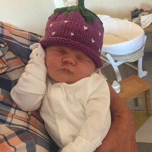 Babies looks so cute in this plum coloured 0-6m hat.