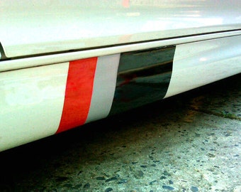 Kit de adhesivos de vinilo rojo, plateado y negro para las franjas decorativas de los faldones laterales de Audi