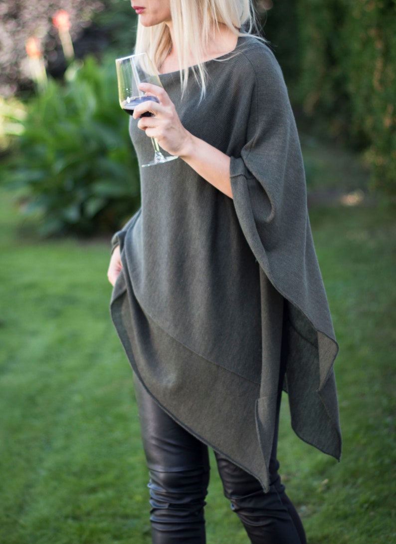 Gabardine poncho in Olive