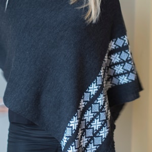 Poncho knittted dark gray Wool dark gray-anthracite patterned knitted Very warm, soft, elegant, feminine