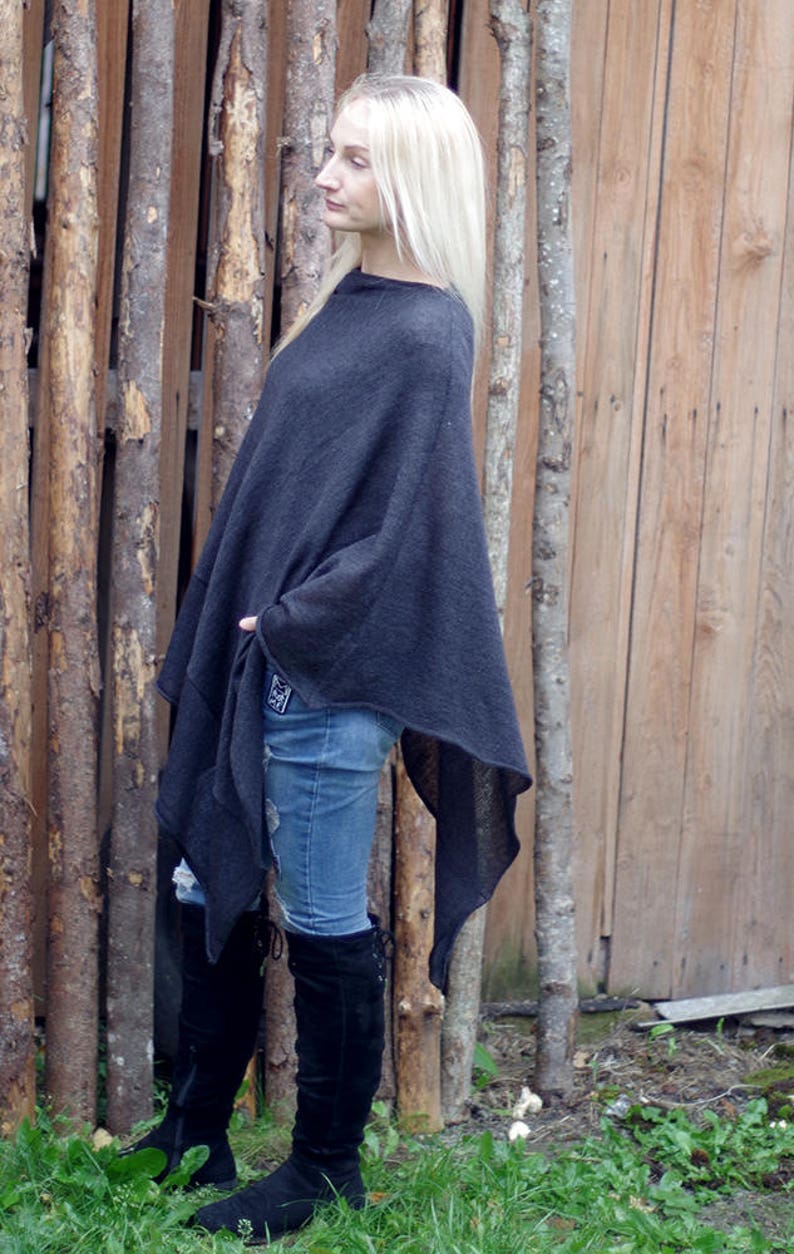 Womens poncho, wool sweater, loose sweaters, gray poncho, kimono sweater, black sweater, wool poncho, knit poncho, anthracite pullover image 3