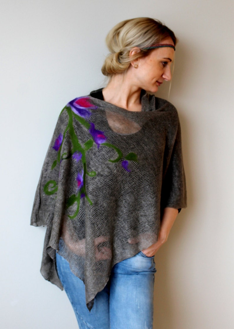 Linen Floral Poncho Top Anis Green main image 0