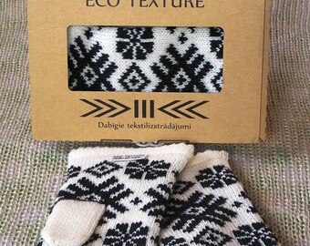 Hand knitted wool mittens.Warm mittens.Double mittens.Mittens with lining .Black with white star ornament.Cristmas gift .Unisex mittens.