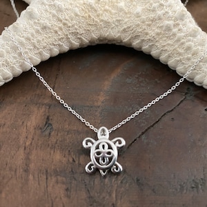 STERLING SILVER Sea TURTLE Necklace / Sterling Turtle Charm + Sterling Silver Dainty Cable Chain / Sea Turtle Jewelry / Beach Necklace