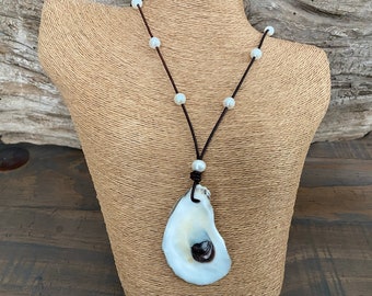 OYSTER & PEARL NECKLACE / Natural Oyster Shell Pendant + Freshwater Pearl-Leather Necklace / Coastal Vibes Necklace / Natural Oyster Pendant