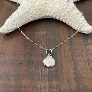 SILVER SHELL Necklace / Sterling Silver Scallop Shell Charm + Sterling Silver Cable Chain / Coastal Vibes / Beach Necklace / Ocean