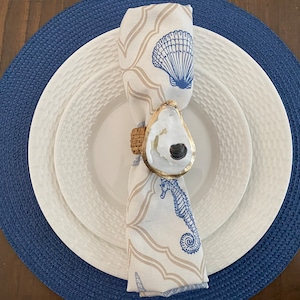 OYSTER NAPKIN RINGS / Free Shipping / Gold Rim Oyster Shell + Natural Rattan Ring / Coastal Table / Beach Table Decor / Beach Wedding