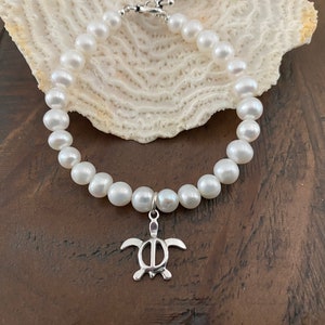 Freshwater PEARL SEA TURTLE Bracelet / Sterling Silver Sea Turtle Charm + White Freshwater Pearls + Antique Silver Toggle / Coastal Vibes