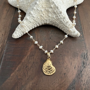 GOLD OYSTER NECKLACE / Gold Oyster Pendant + Freshwater Pearl Gold Rosary Chain / Gemstone necklace /Beach gift / Beach wedding / Shell
