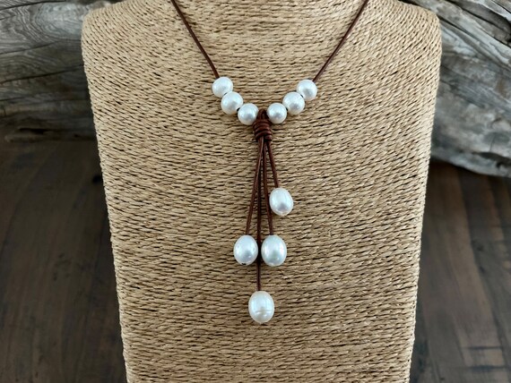 Cascading store pearl necklace
