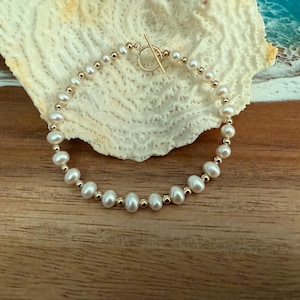 GOLD BEADED PEARL Bracelet / Freshwater Pearls + Gold Filled Round Beads / Choose Gold Filled Clasp / Gold Layering Bracelet /Pearl Bracelet