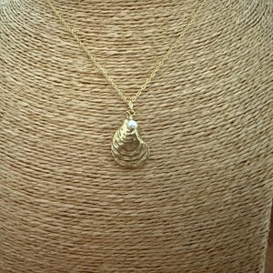 GOLD OYSTER NECKLACE / Gold Oyster Pendant + Gold Filled Rope Chain + Freshwater Pearl / Beach Wedding / Bridesmaid Gift / Free Shipping