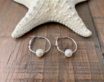 PEARL HOOP EARRINGS / Freshwater Pearls + Sterling Silver Plated Hoops / Interchangeable Earrings / Beach Earrings / White Freshwater Pearls