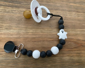 GHOST PACIFIER Clip / Free Shipping / Silicone Ghost & Black-White Beads + Black Metal Clip /Halloween Baby /New Baby Gift /Baby Shower Gift