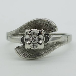 Vintage 14k Solid White Gold Diamond Ring Unique Floral Leaf Setting