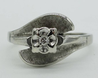 Vintage 14k Solid White Gold Diamond Ring Unique Floral Leaf Setting