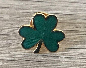 Green Clover Shamrock Gold Tone Signed HMK CDS Hallmark Cards Co. Lapel Hat Pin
