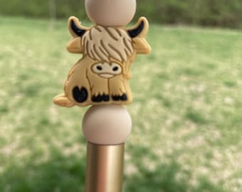 Highland Cow Beaded Pen; Highland Cow Pen; Beaded Pen; Gift Pen; Graduation Gift; Coworker Gift; Teacher Gift