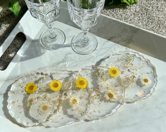 4 Handmade Resin Dried Flower Coasters with Gold Flakes Resin Coaster - Home Decor Gift Set of 4 - Yellow Flowers