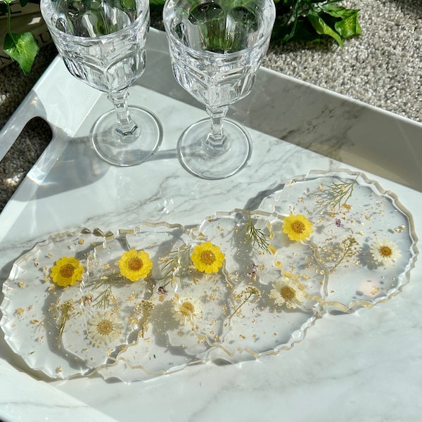 4 Handmade Resin Dried Flower Coasters with Gold Flakes Resin Coaster - Home Decor Gift Set of 4 - Yellow Flowers