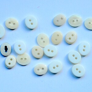 Set plastic knopen, veel vintage knopen, beige knopen, knopen van 12 mm, ovale knopen met textuur, naaibenodigdheden, knopen naaien