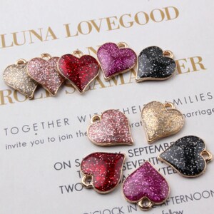 Breloques coeur en métal scintillant, pendentifs coeur rouge, breloques en métal à l'arrière, bijoux scintillants, cadeau de Saint-Valentin pour elle, breloque 1 pièce