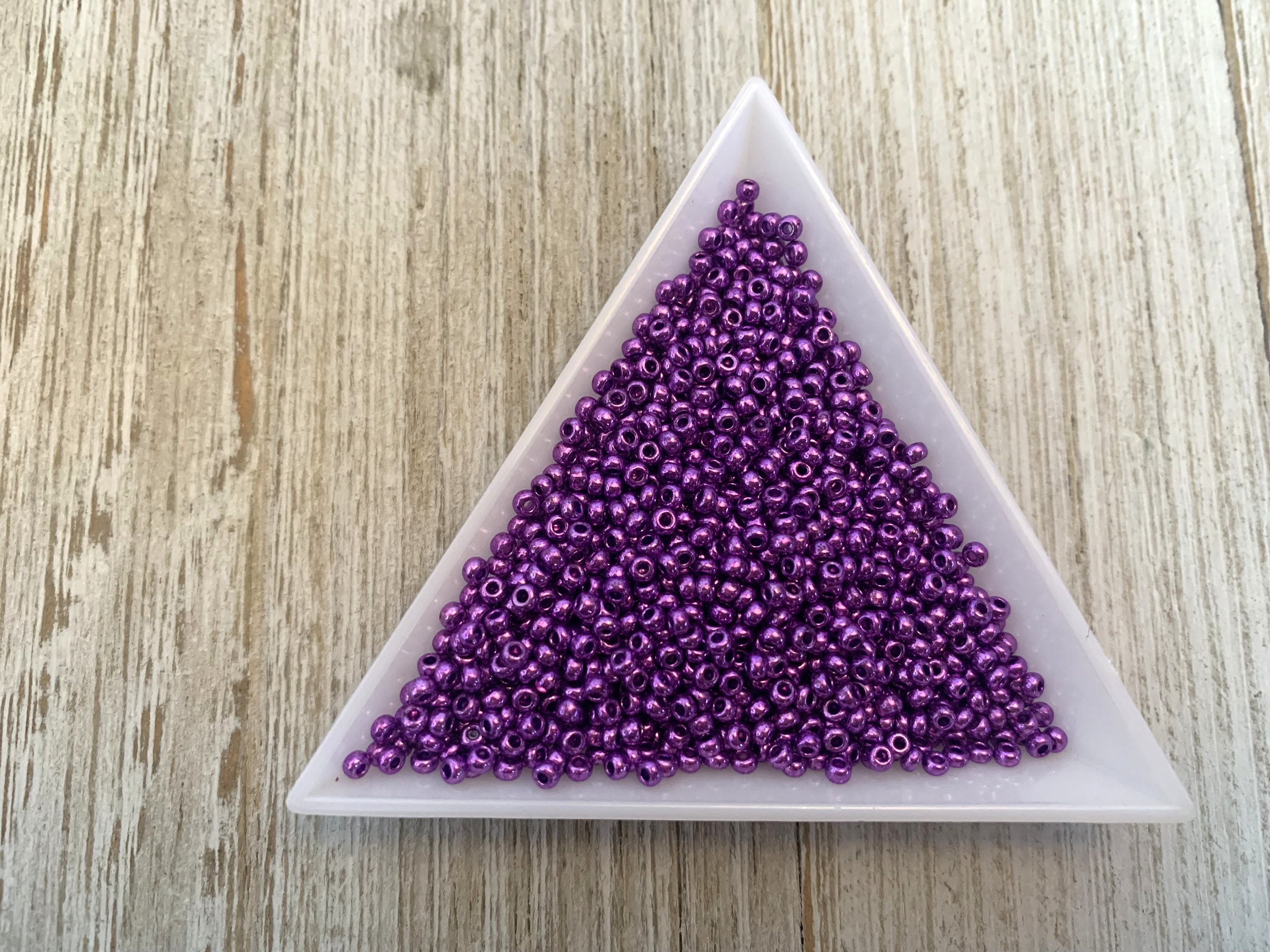 2-Hole Diamond Beads SATURATED METALLIC SUPER VIOLET