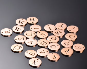 Lettre de l'alphabet à breloques en acier, breloques lettre en acier inoxydable en or rose, détails de lettre majuscule, breloques lettres à faire soi-même, cadeau avec breloques