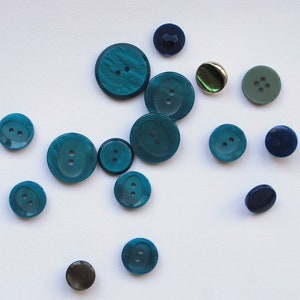 Plastic knopen, veel vintage knopen, platte kristallen knopen, blauwgroene knopenset, 15 mm knopen, naaibenodigdheden, knopen naaien