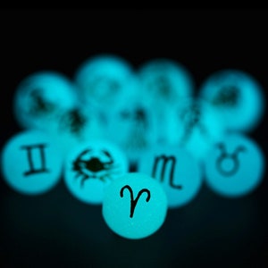 Glow in the Dark Perlen, 10 mm Perlen, Geburtsstein Glow Beads, Leuchtende Perlen, Sternzeichen Perlen, Astrologie Glowing Ball Beads, DIY Bastelbedarf