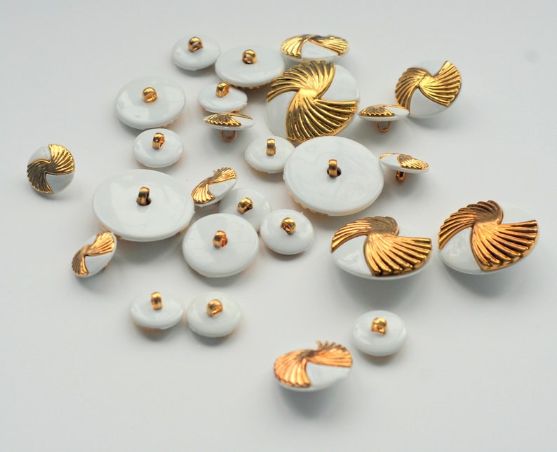 Sewing Buttons Gold /& White Buttons Plastic Buttons Sewing Supplies 35 mm Buttons Stripped Buttons Set Lot of Vintage Buttons