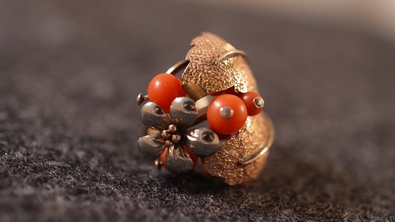 Antique Victorian 14K 585 Yellow Gold Salmon Red Coral Ring Flower size 3.5 image 1