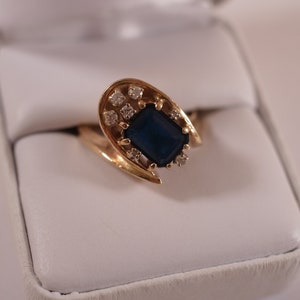 Vintage 14K yellow gold ring genuine blue sapphire 2 ct. diamond accents 8.35 grams size 8