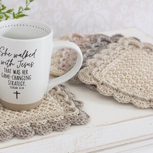Scallop crochet mug rug with coffee cup and flowers.