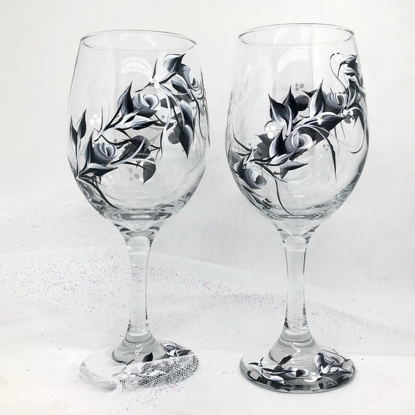 Black and White Roses, Hand Painted Wine Glass, Painted Rosebuds, Wine Glass Stemmed , Black and White Wedding, Black Rose Wine Glass