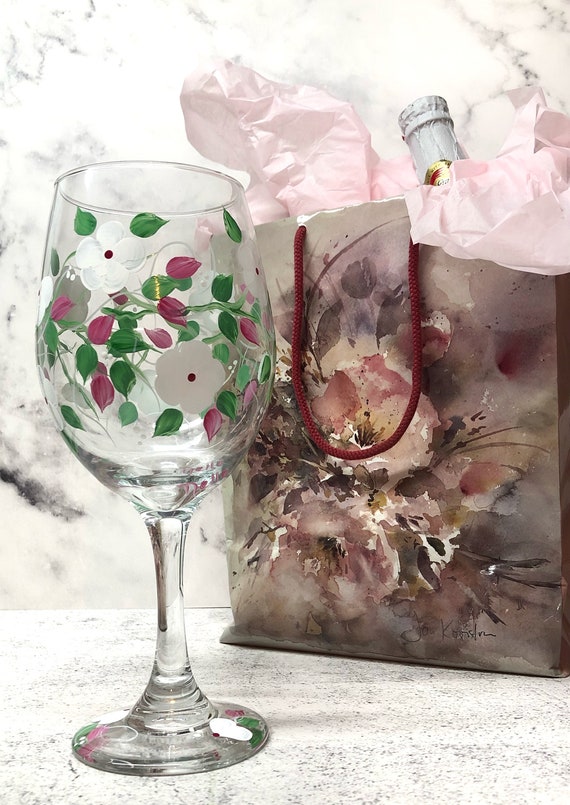Painted Wine Glasses, Cute Wine Glasses, Newlywed Gift, Gift for Wine  Lovers, Wedding Presents, New Apartment Gift, Wine Glass Set 