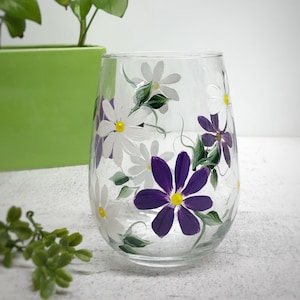 Painted Wine Glasses, Pretty Wine Glass, Daisy Wine Glasses, Hand Painted, Stemless Wine Glasses, Personalized Gift, Wine Lover Gift