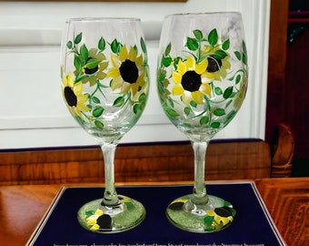 Sunflower Wine Glass, Painted Sunflowers, Wine Glasses Flowers, Hand Painted Flowers, Sunflowers on Glass, Yellow Flowers (Set of 2)