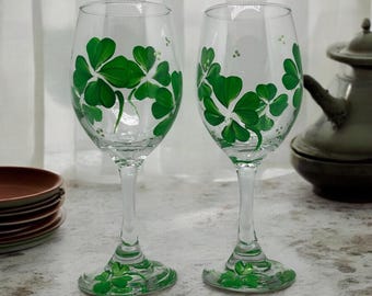Four Leaf Clover Wine Glasses, St Patricks Day Wine Glasses, Irish Gift, Irishman Gift, Shamrock Gift, Shamrock Wine Glass, Wine Lover Gift