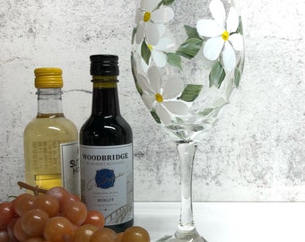 White Daisy Stemmed Wine Glass, Hand Painted White Daisy Wine Glass
