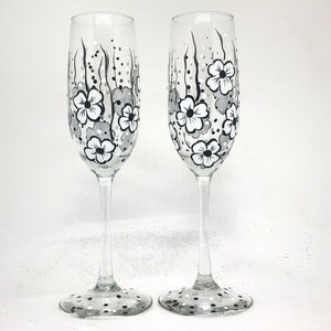 Wedding Flutes, Hand Painted Flutes, Champagne Flutes, Wedding Glasses, Black and White Wedding, Toasting Glasses, New Years Eve Flutes