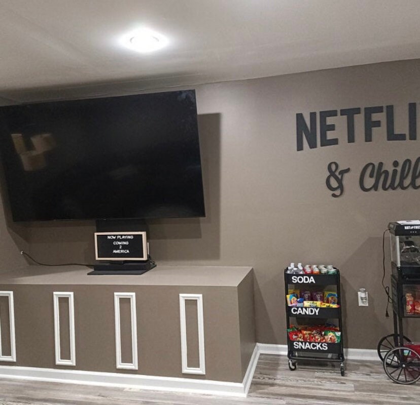 Recorte de madera de Netflix y Chill. Decoración en sótano. | Etsy