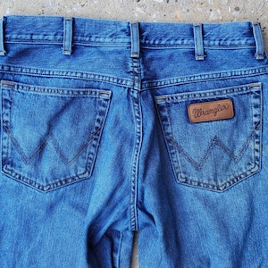 Wrangler Denim Jeans, distressed Wrangler Jeans, boyfriend jeans, Size 32 waist