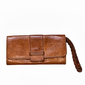 Cartera de mano Brighton de piel marrón con cierre de cremallera y correa trenzada