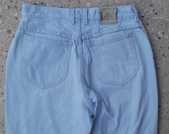 Vintage High Waisted Lee Jeans, Light Wash Lee jeans, tapered leg jeans, 90's Mom jeans, size 28 waist