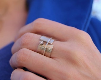 Bague de déclaration, bague d’argent avec zircone, bague de structure en argent sterling, bijoux en argent, bijoux modernes, bijoux de zircone