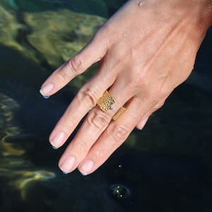 Statement ring, silver ring with cubic zirconia, ray leather embossing in sterling silver, ray leather jewelry, silver earrings, cubic zirconia jewelry