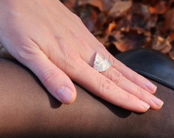 Statement Ring, bague d’argent avec structure de feuille, décoration de feuille d’arbre, bague large, bague d’argent avec structure, bijoux naturels