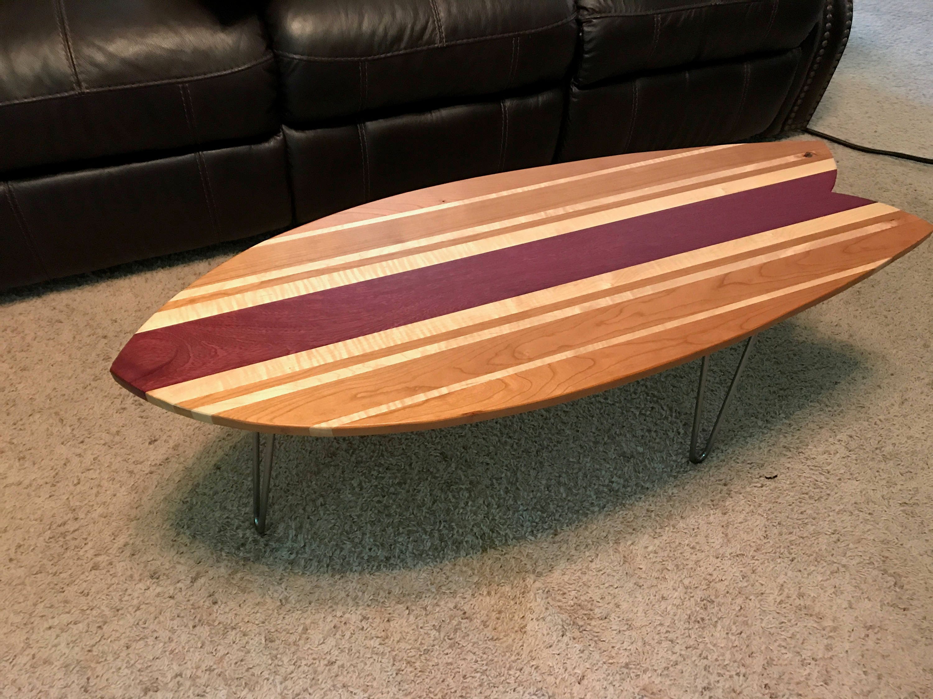 Table Basse de Planche Surf Bois Franc avec Des Jambes Cheveux Fishtail Multiple Styles