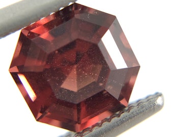 Madagascar red garnet Aascher cut 1.10 carat loose gemstone - Buy loose or customise